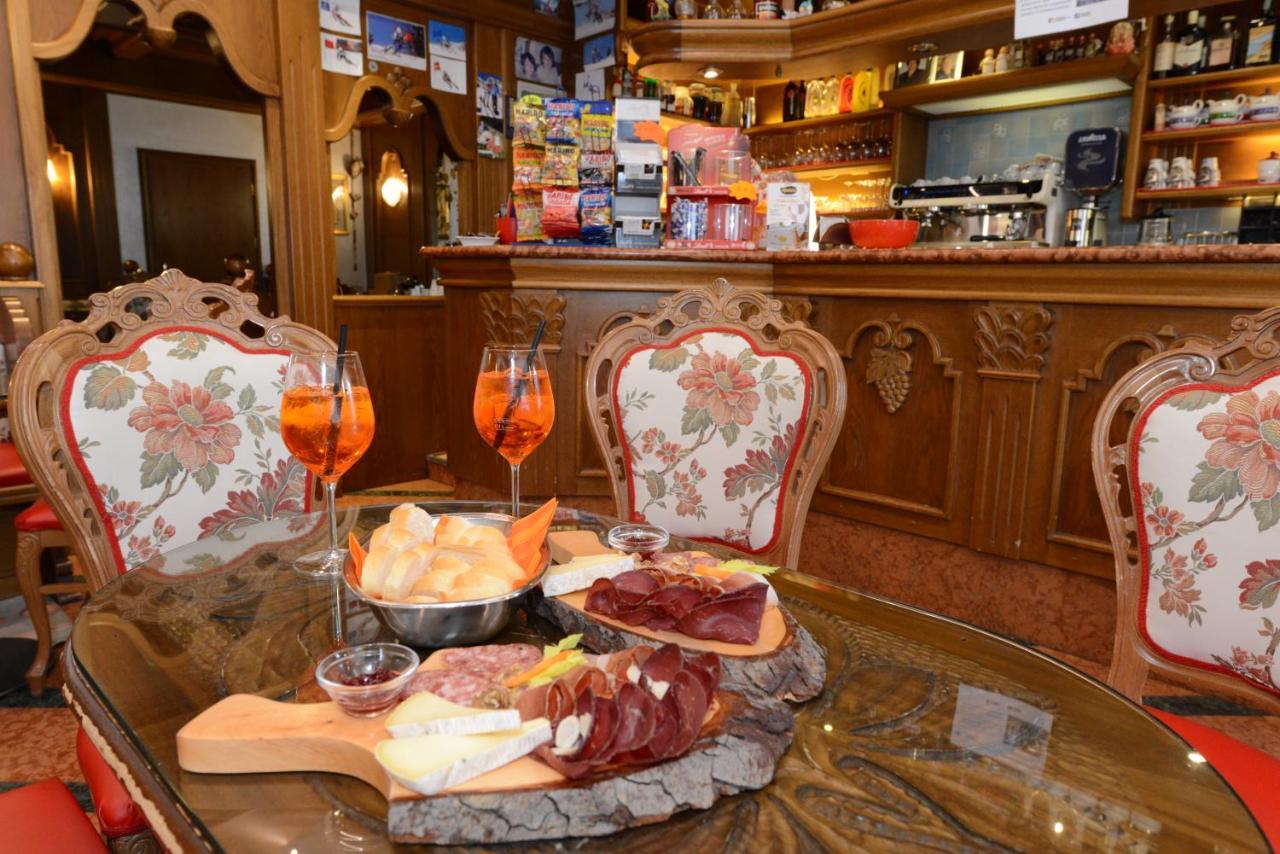 Hotel Sole Passo del Tonale Eksteriør billede